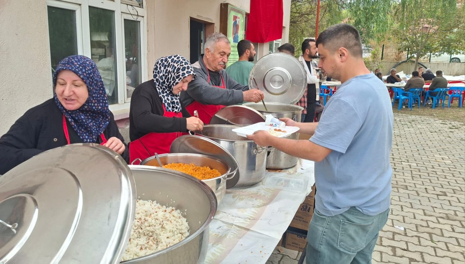 hisarcik-yukari-yoncaagac-koyunde-13-yildir-surdurulen-hayir-yemegi-gelenegi