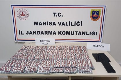 jandarma-durdurdu-binlerce-sentetik-hap-ele-gecirdi