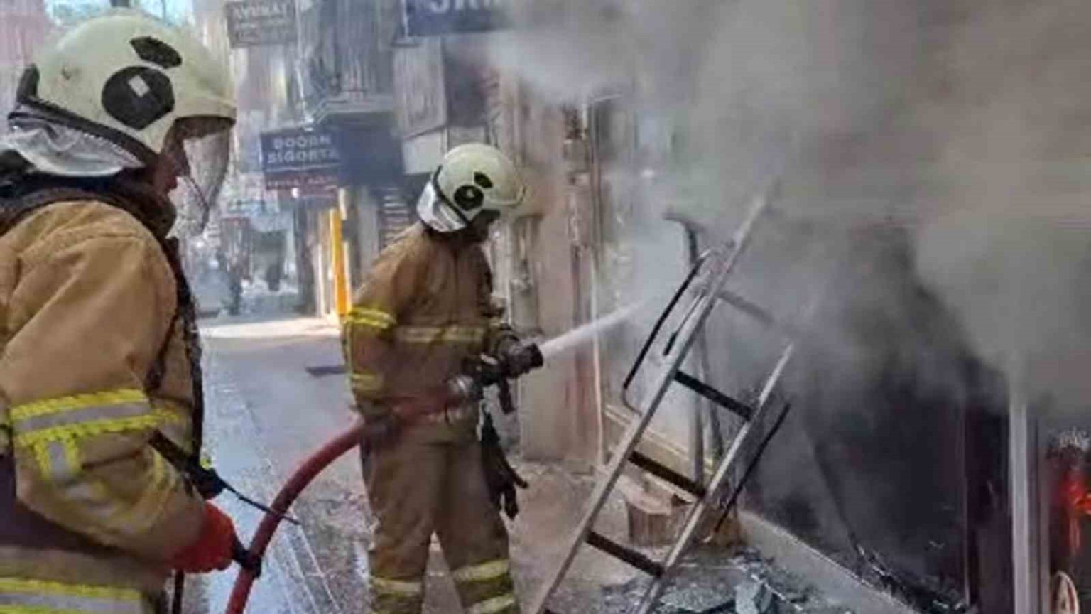 kirikkalede-telefon-magazasinda-korkutan-yangin