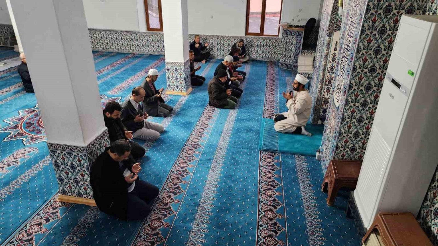 koycegizli-vatandaslar-sabah-namazinda-bir-araya-geldi
