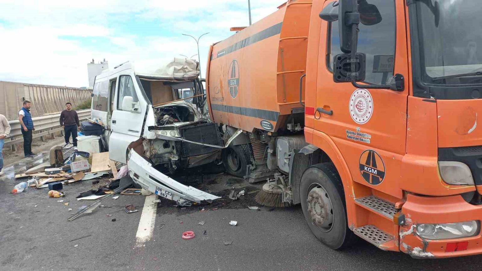 kutahyada-trafik-kazasi-1-olu-1-yarali