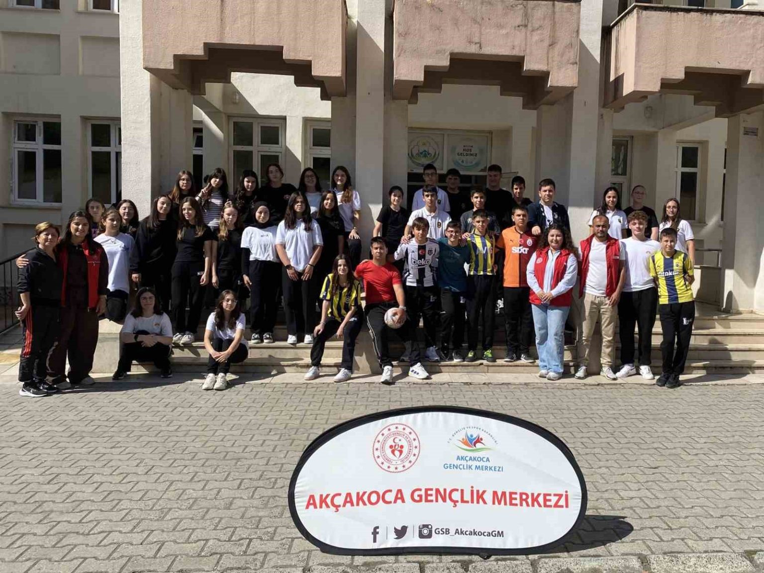 liselilere-spor-oyunlari-ile-tanitim-suruyor