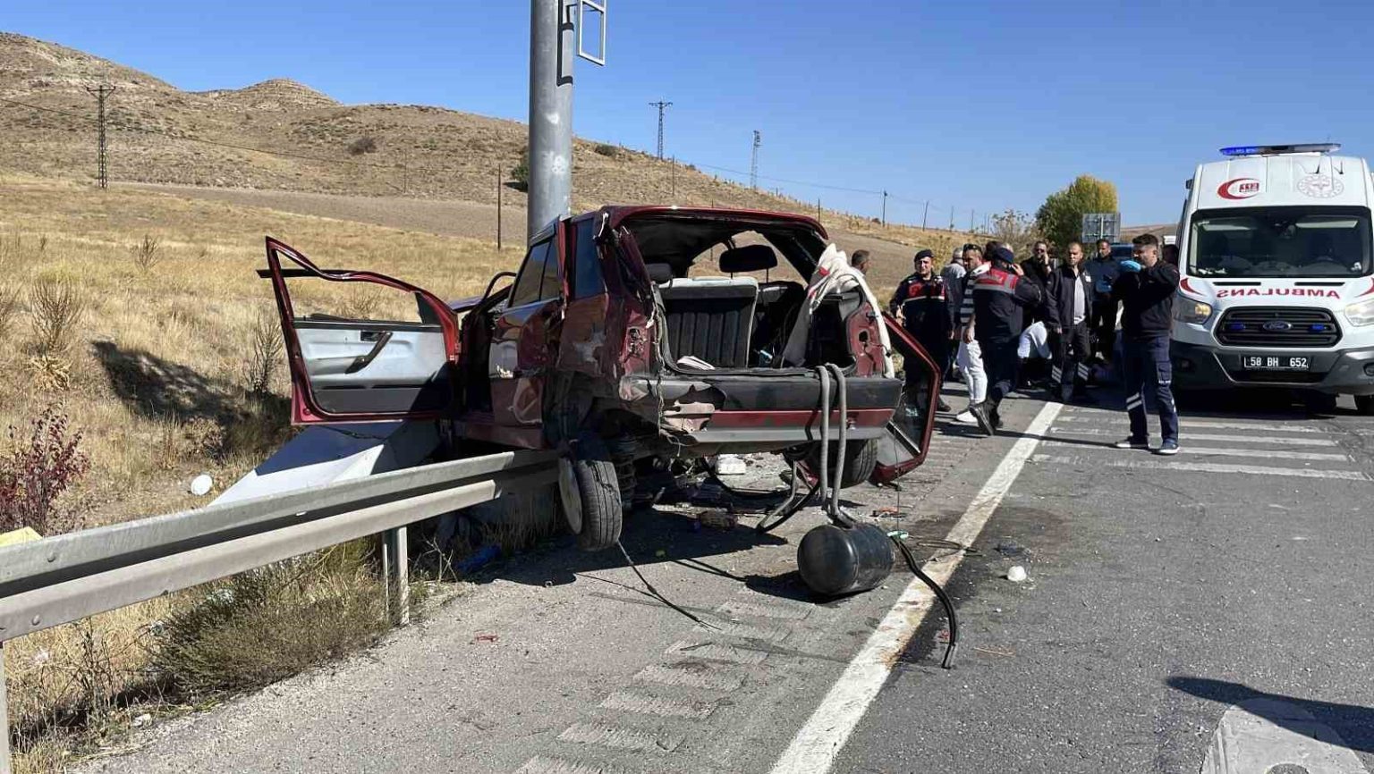 lpg-tankinin-yerinden-ciktigi-kazada-10-kisi-yaralandi