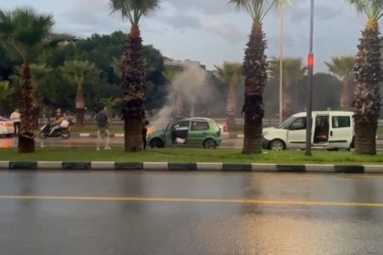 manisada-seyir-halindeki-otomobil-alev-aldi