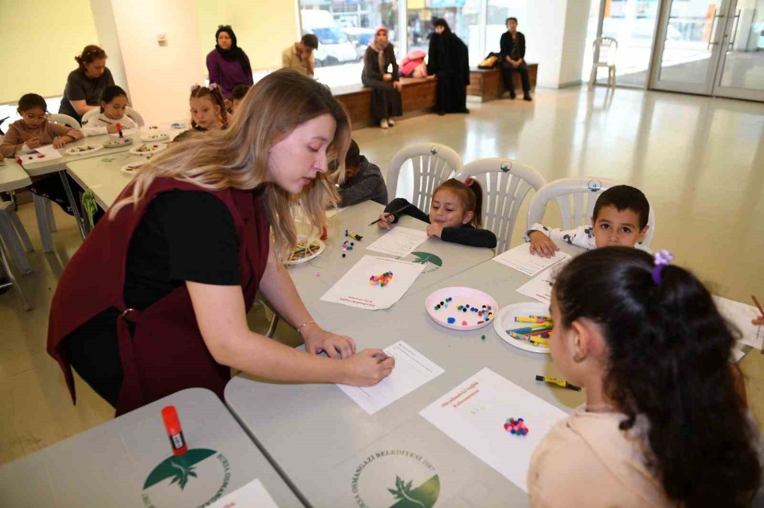 osmangazide-cocuklar-oyunlar-oynayarak-saglikli-beslenmeyi-ogreniyor