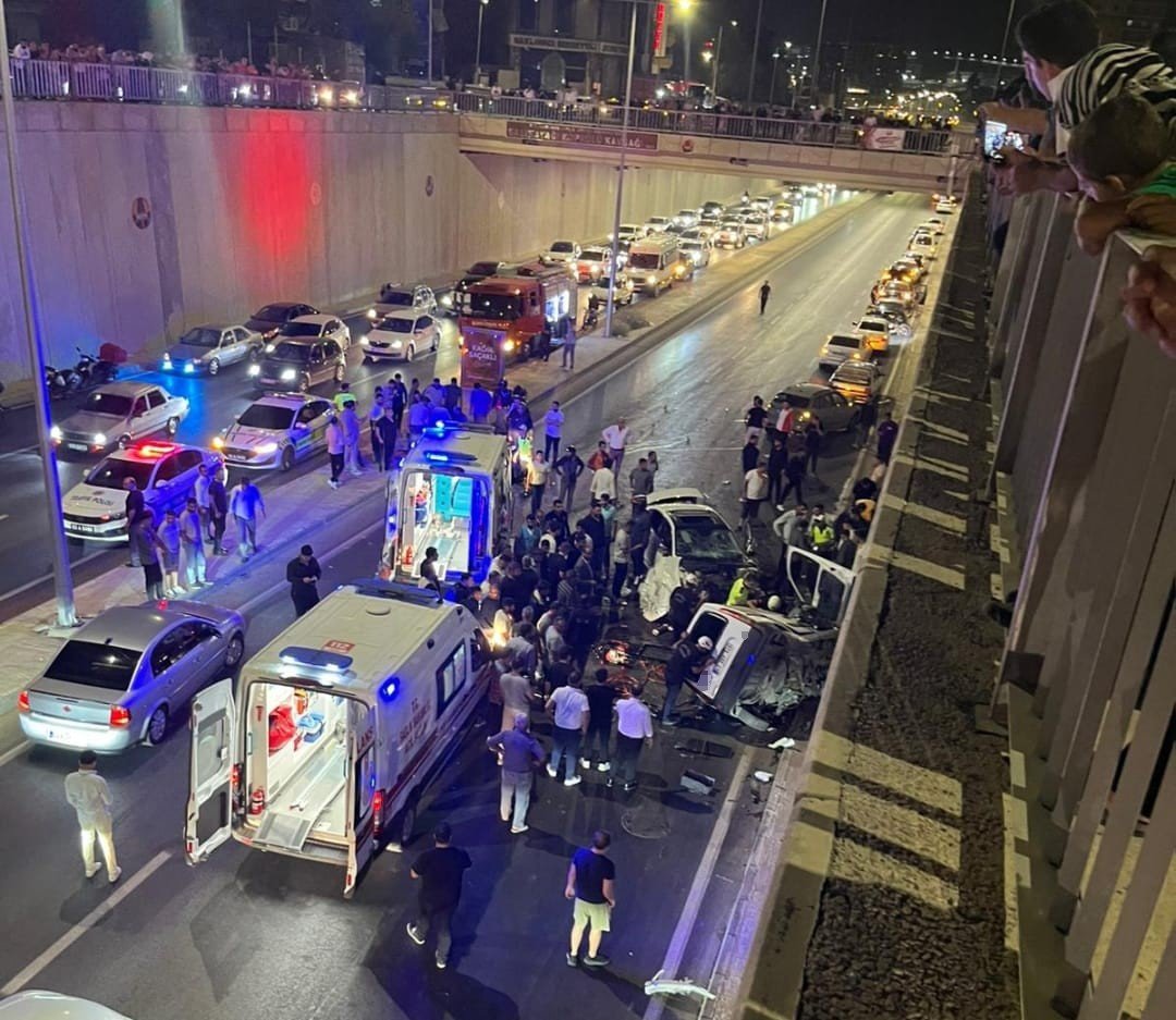 sanliurfada-trafik-kazasinda-agir-yaralanan-surucu-oldu-4-yarali