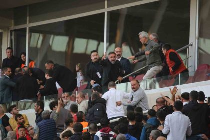 sivasspor-baskani-gokhan-karagol-taraftarla-tartisti