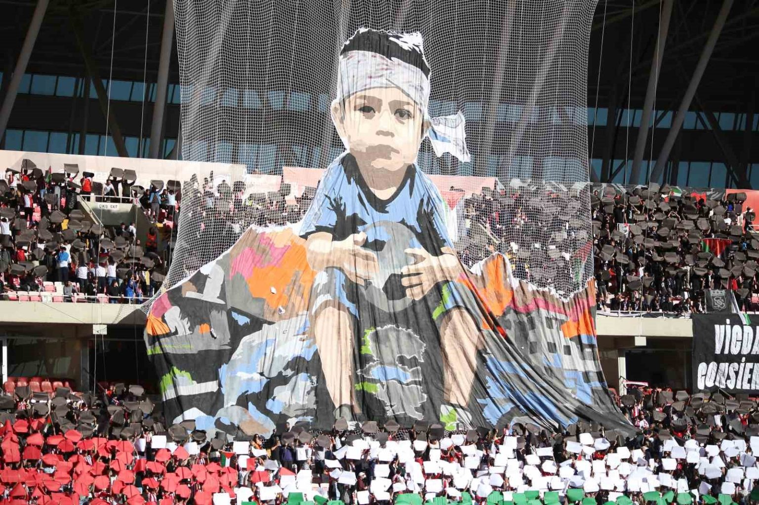 sivasspor-taraftarlarindan-gazze-koreografisi