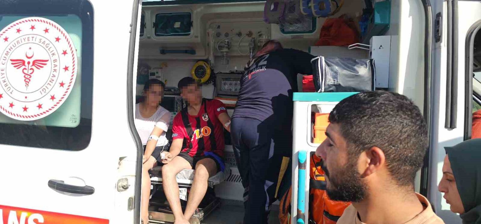 suda-cirpinan-2-genci-cevredekiler-son-anda-kurtardi