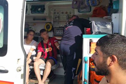 suda-cirpinan-2-genci-cevredekiler-son-anda-kurtardi