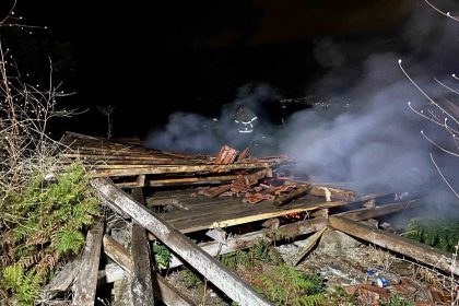 tarlada-cikan-yangin-2-barakayi-kule-cevirdi