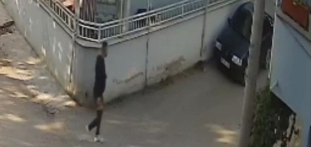 tartistigi-kisinin-otomobilini-atesi-veren-sahis-gozaltina-alindi