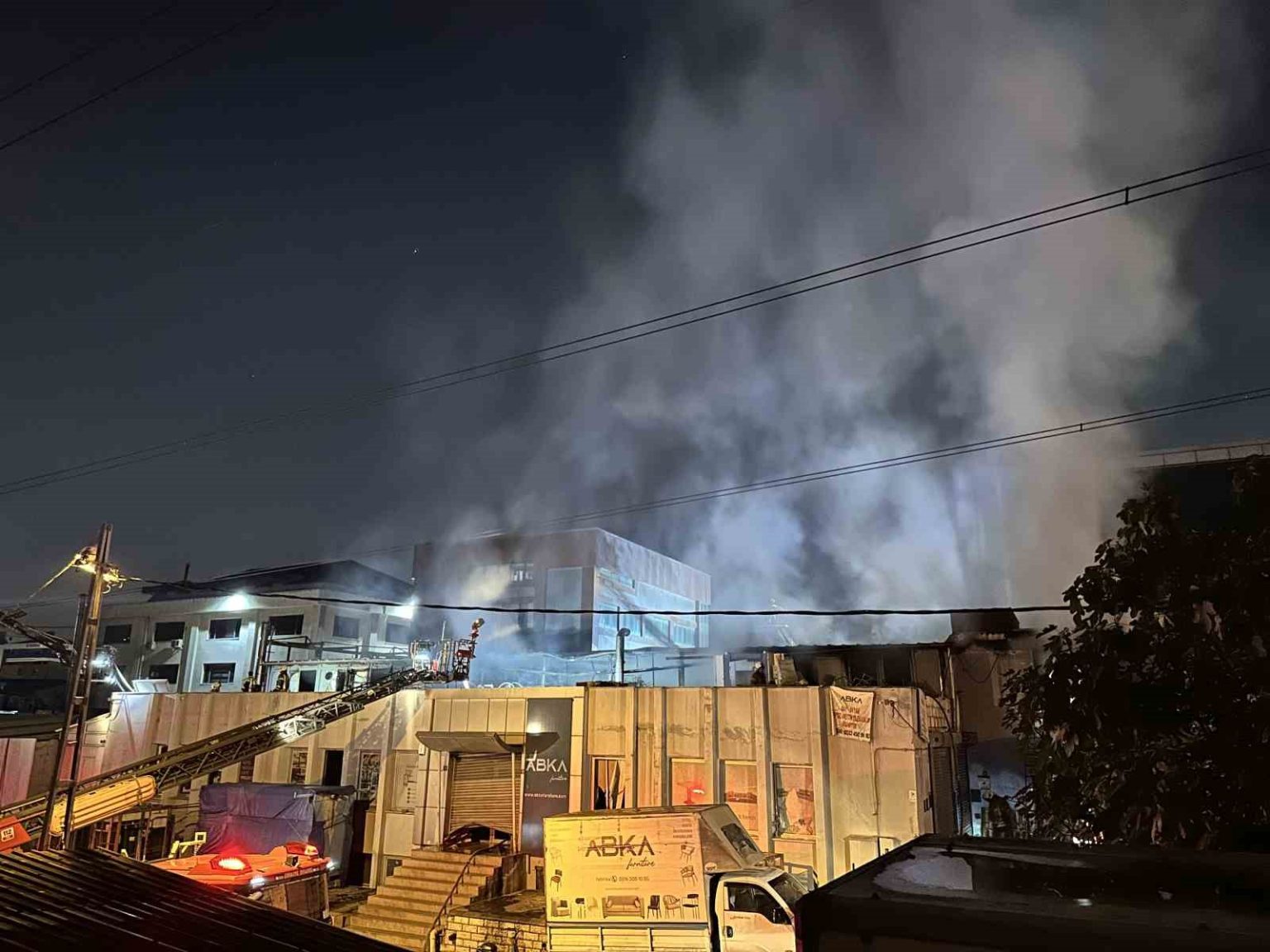 umraniyede-fabrikadaki-yangin-kontrol-altina-alindi