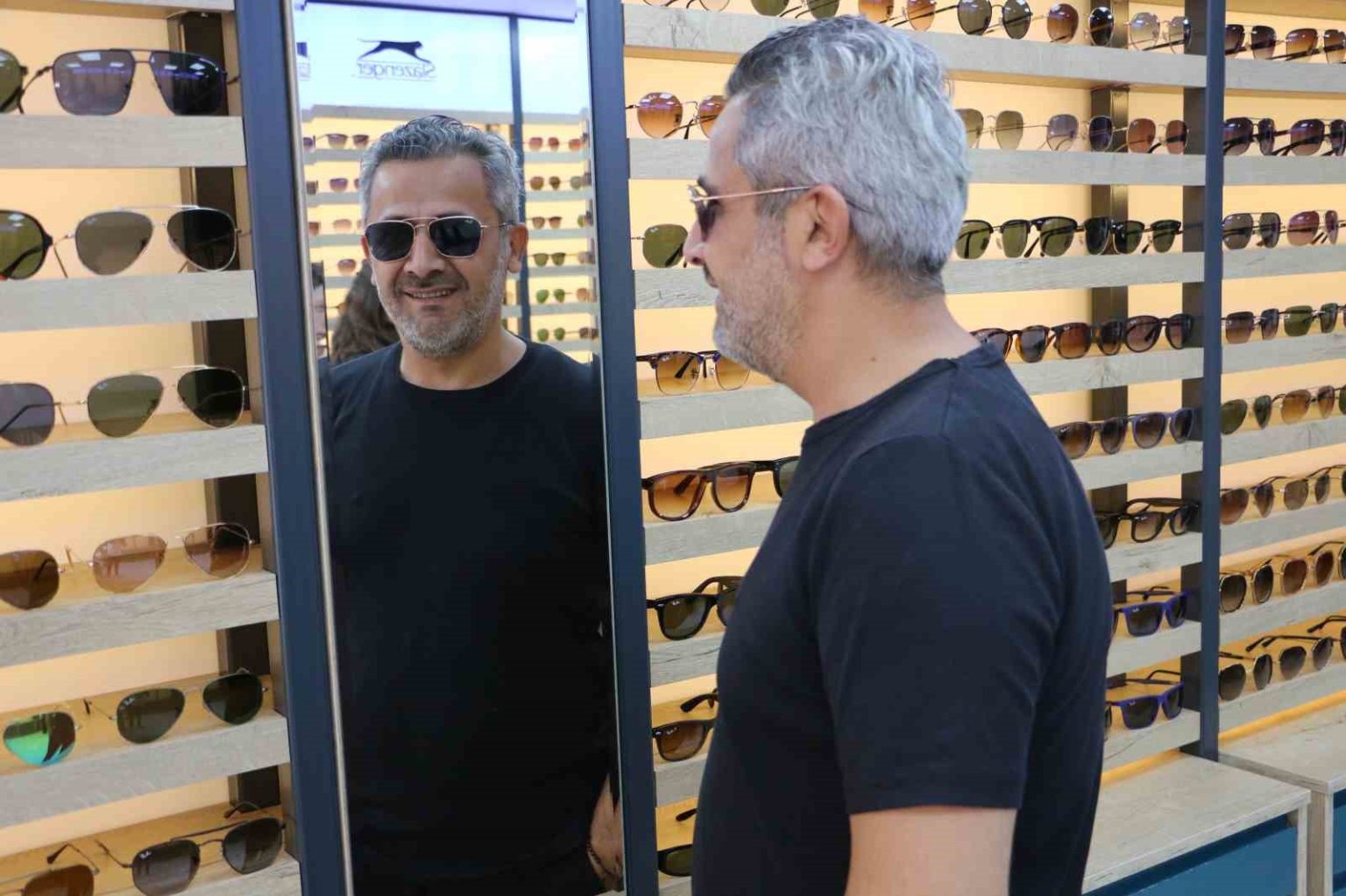 vatandaslar-orijinal-fiyatina-sahte-gunes-gozlugune-yoneldi-gozlukculer-uyardi