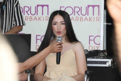 yillardir-bugunu-hayal-ediyordu-mutlu-kaya-10-yil-sonra-sahneye-cikti