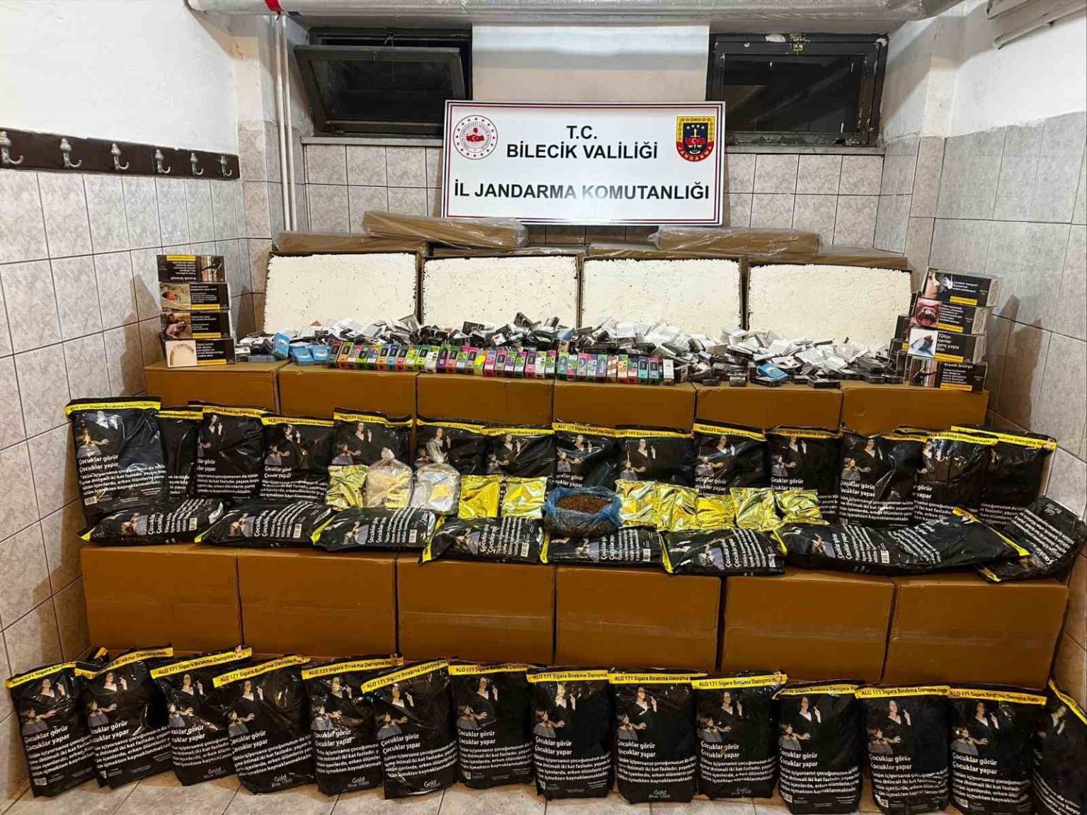 570-bin-adet-makaron-ele-gecirildi