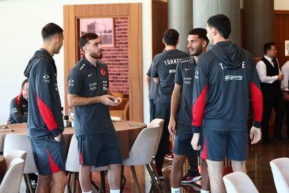 a-milli-futbol-takimi-rivada-kampa-girdi