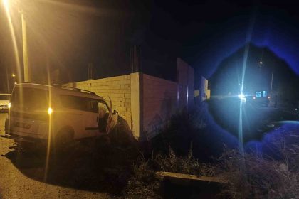 adanada-iki-hafif-ticari-arac-carpisti-1-olu-2-yarali