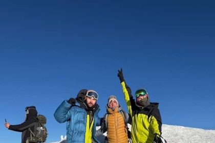 agri-daginda-dagcilar-zirveye-ulasti