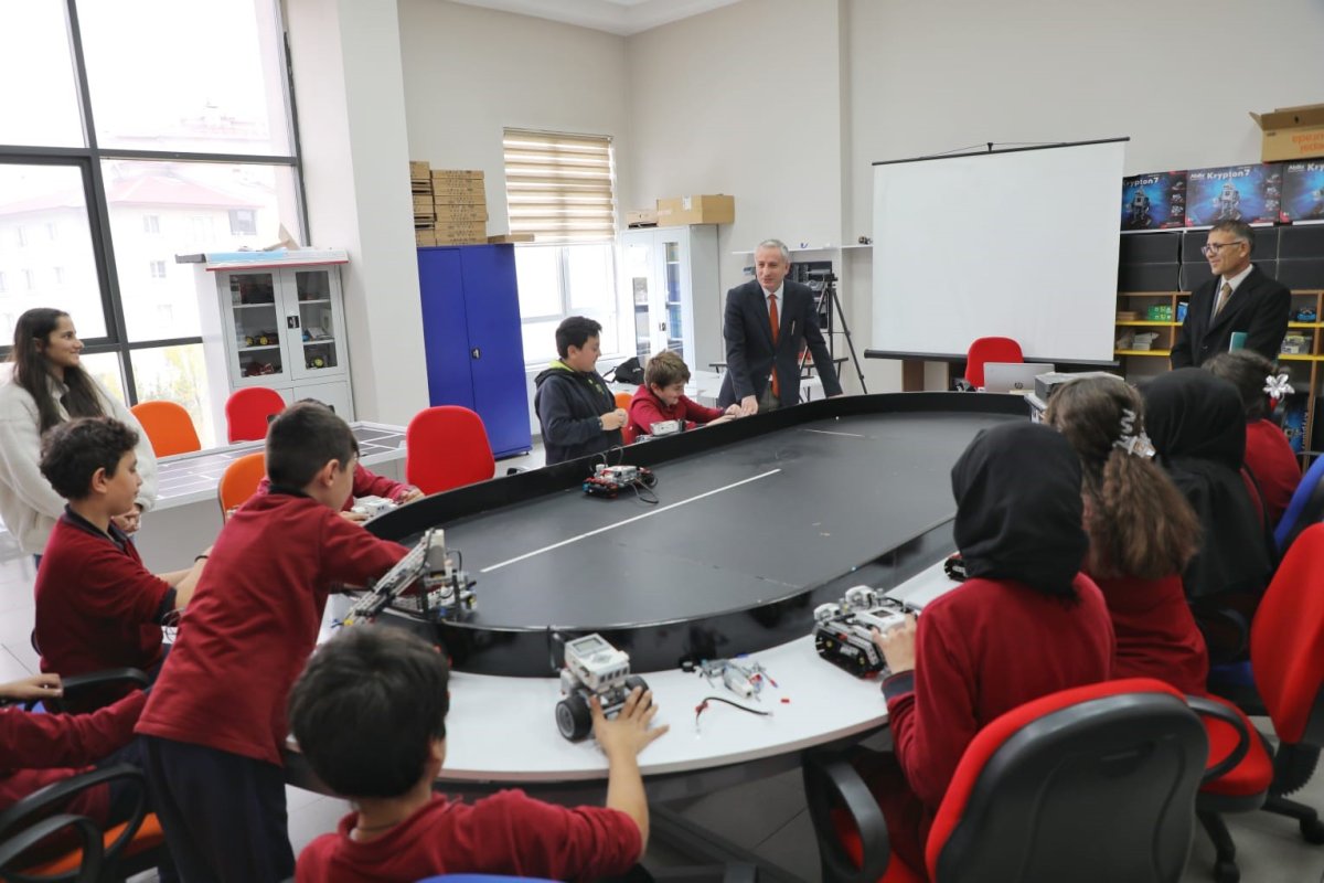 agrida-kodlagri-projesi-ile-125-bin-ogrenci-teknoloji-egitimi-aliyor