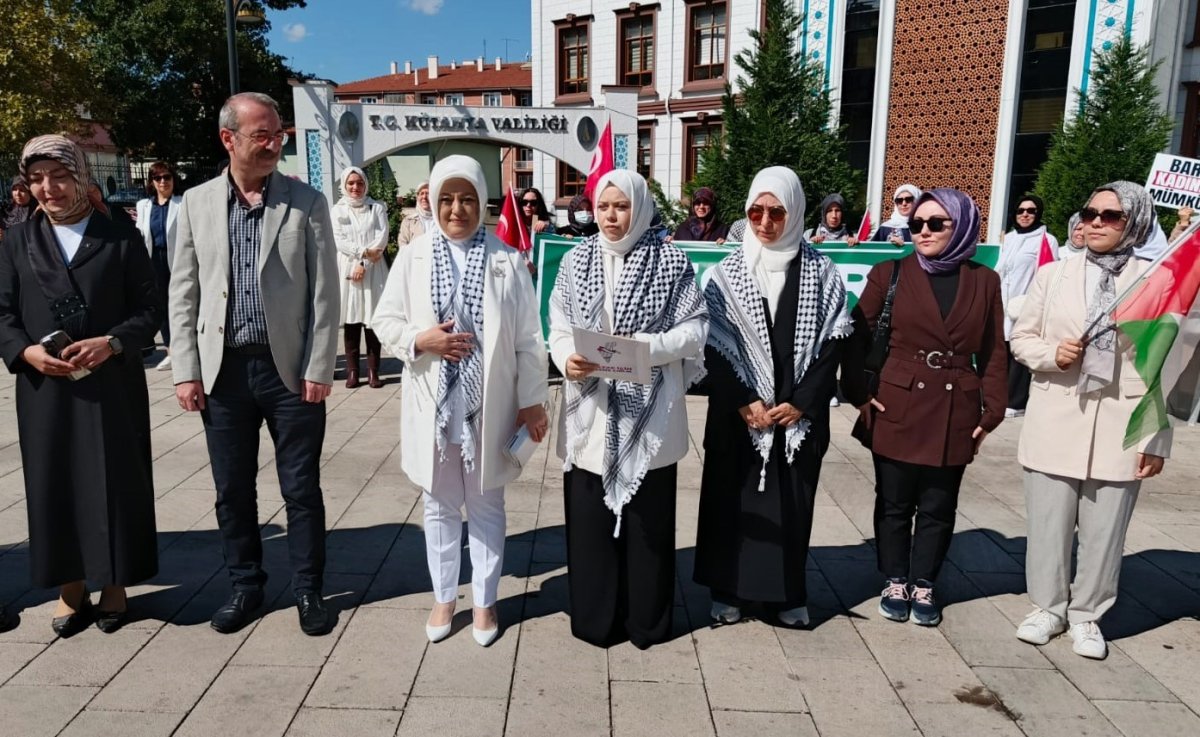 ak-parti-kutahya-il-kadin-kollari-baskanligindan-gazze-icin-sessiz-ciglik-zinciri