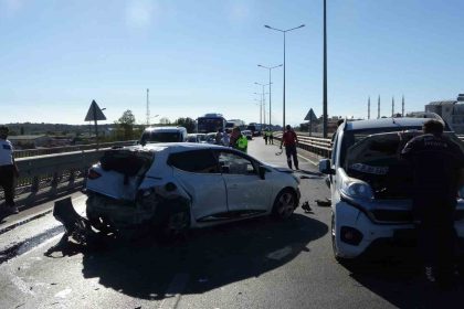 antalyada-4-aracli-zincirleme-kaza