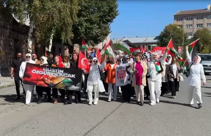 ardahanda-kadinlar-filistin-icin-yurudu