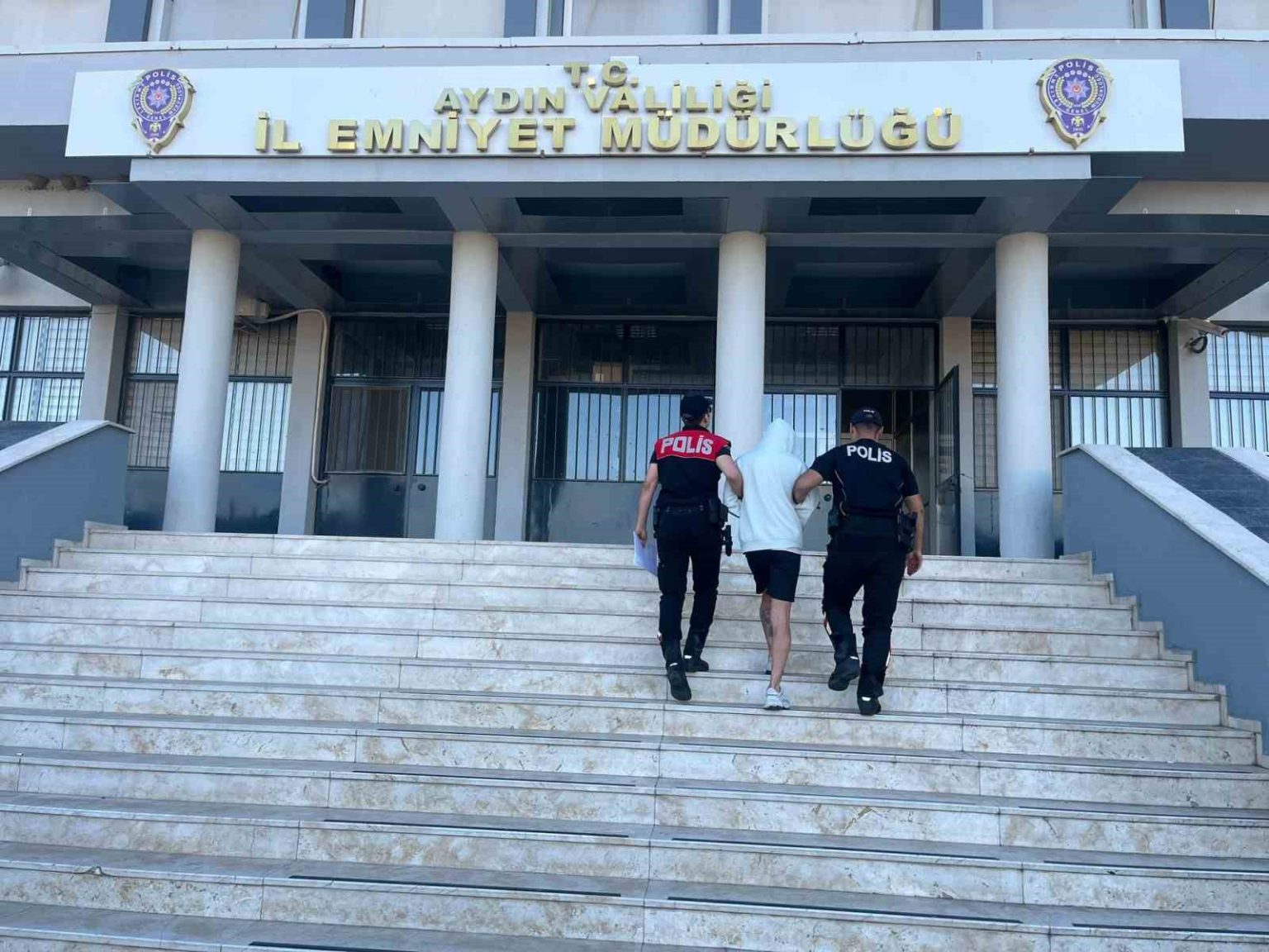 aydinda-4-is-yerinden-hirsizlik-yapan-zanli-yakalandi