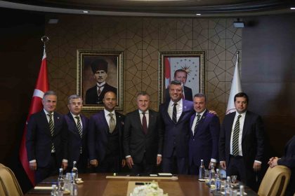 bakan-bak-fenerbahce-yonetimini-kabul-etti
