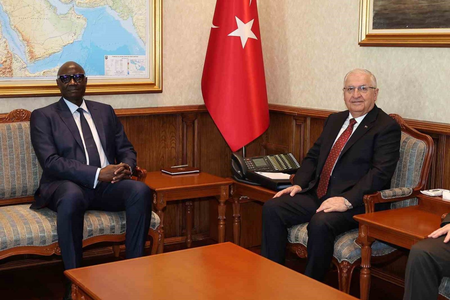 bakan-guler-senegal-silahli-kuvvetler-bakani-birame-diopu-kabul-etti