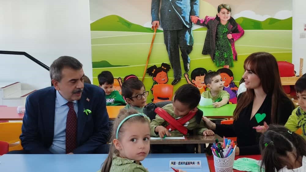 bakan-tekin-hepimizin-bir-eksigi-bir-engeli-var