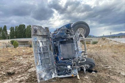 bilecikte-devrilen-tanker-surucusu-yaralandi