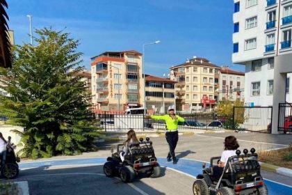 bilecikte-miniklere-trafikte-guvenli-adimlar-egitimi