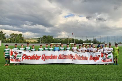 bursali-futbolcu-genclerden-dunyaya-mesaj