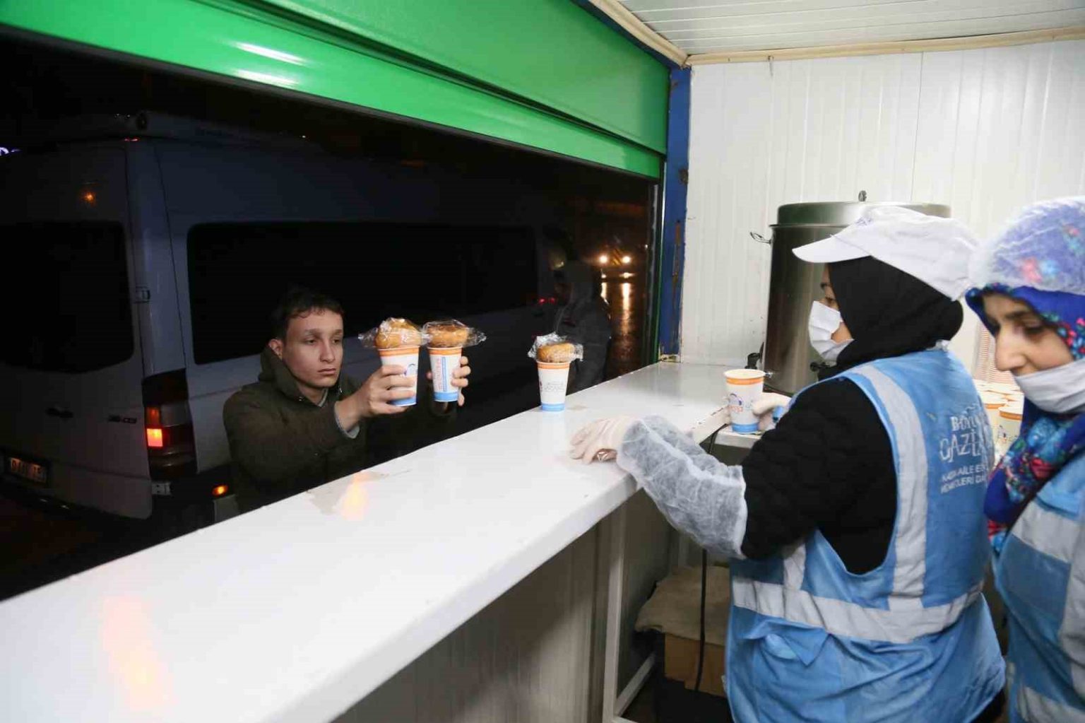 buyuksehir-40-noktada-15-bin-kisiye-corba-ikram-hizmeti-veriyor