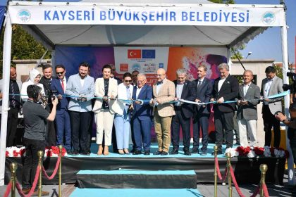 buyuksehirin-genclere-yonelik-buyuleyici-mobil-dijital-genclik-merkezi-acildi