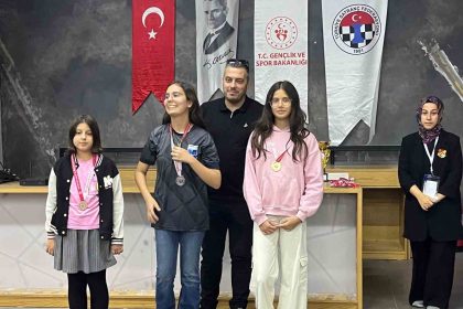 cesme-belediyespor-genc-satranccilarindan-gururlandiran-basari