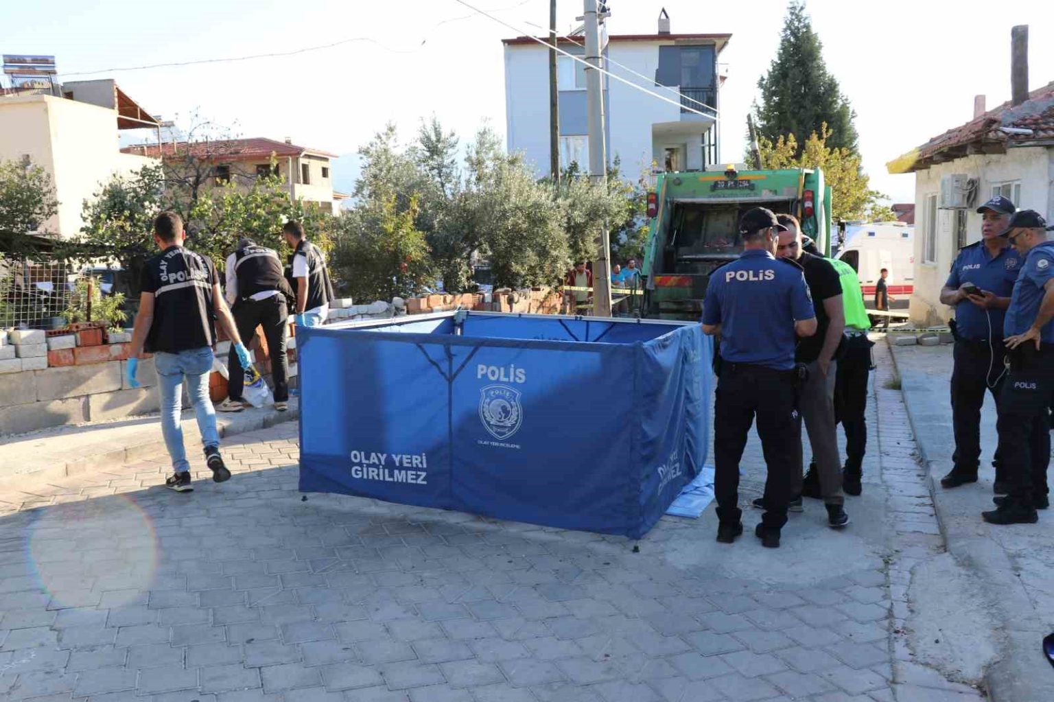 cop-kamyonunun-ezdigi-yasli-kadin-hayatini-kaybetti