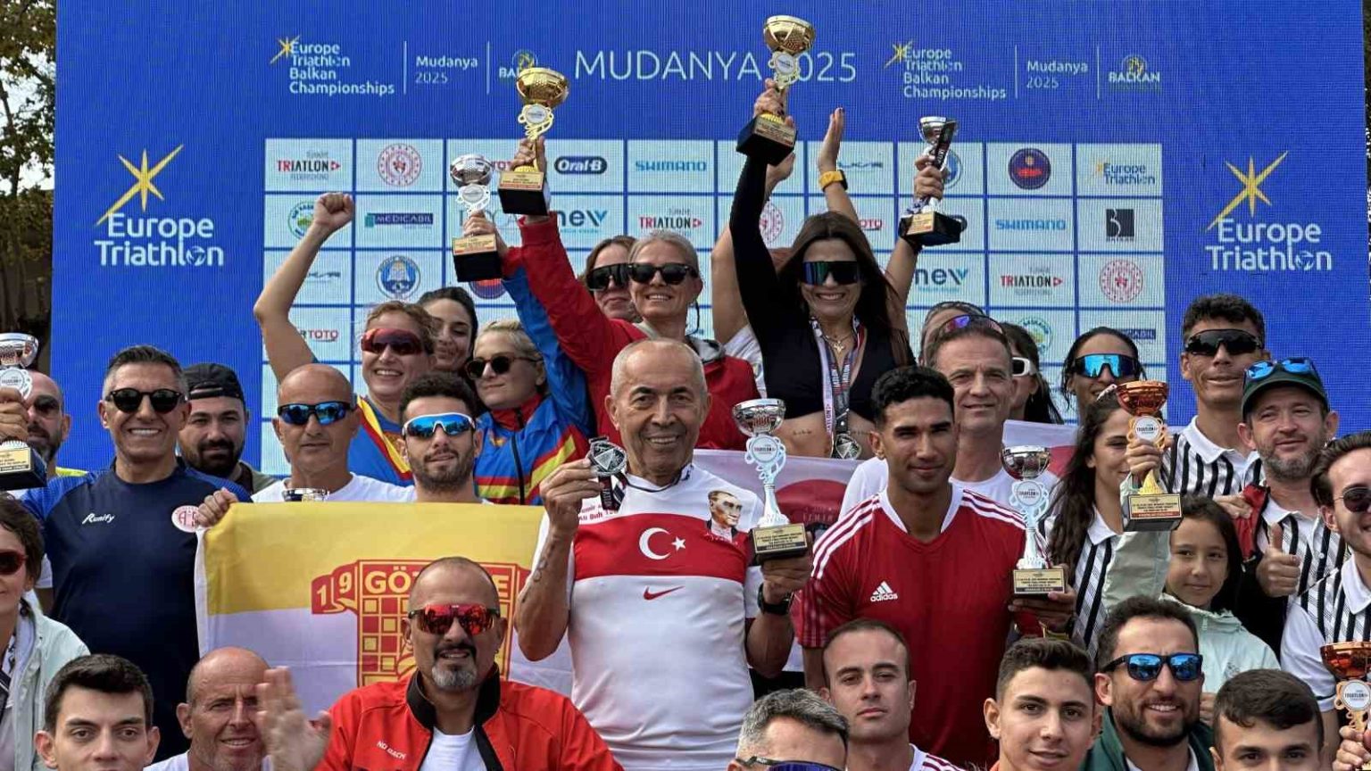 demir-adam-ali-bididan-cifte-basari-mudanya-ve-ayvalikta-2-kupa-1-madalya
