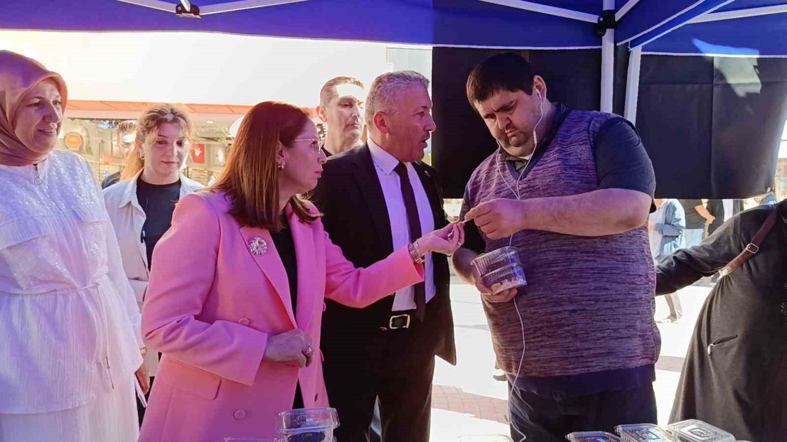 el-emegi-goz-nuru-eserler-sergilendi