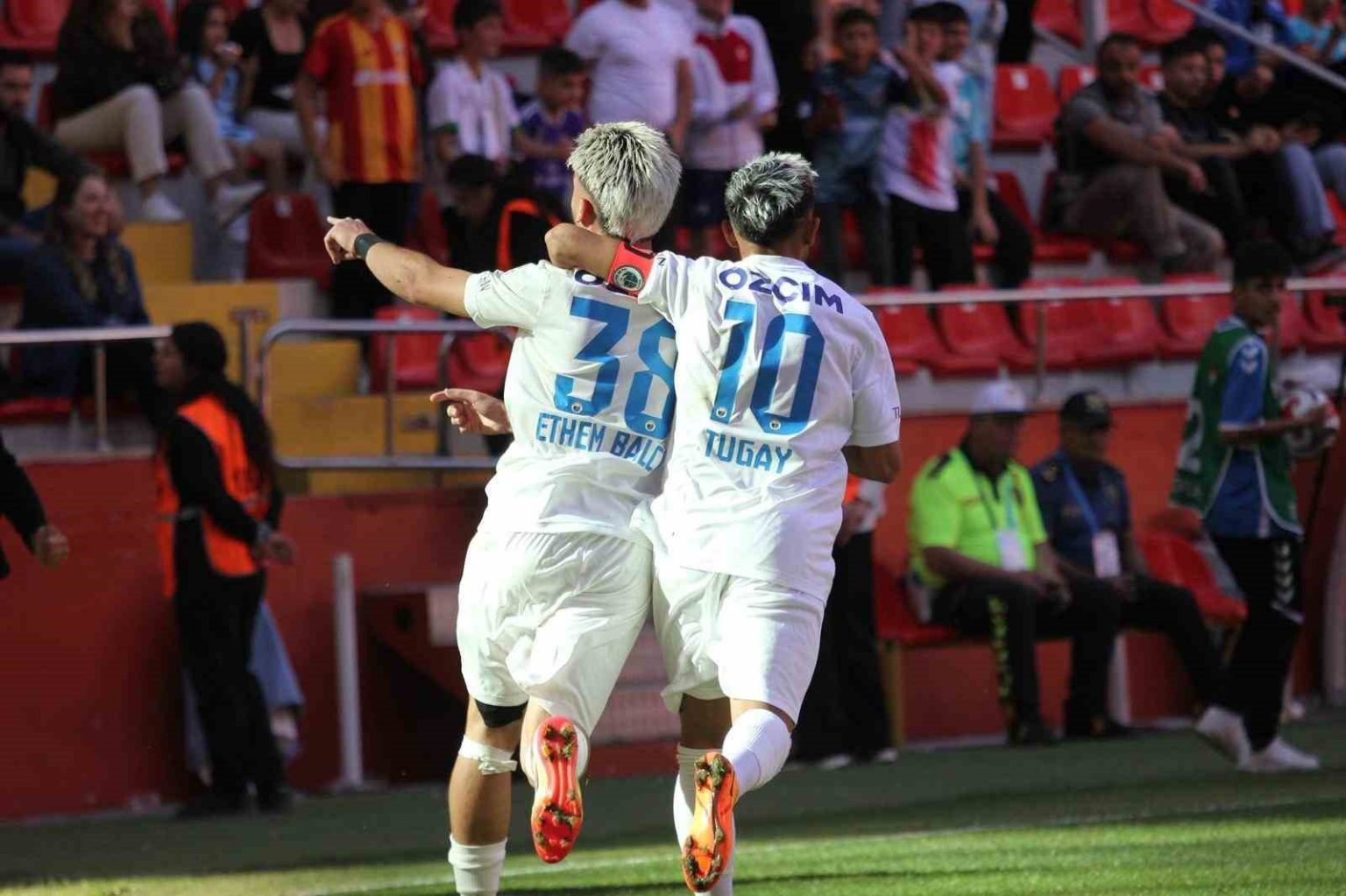 ethem-balci-ligde-2-golunu-atti