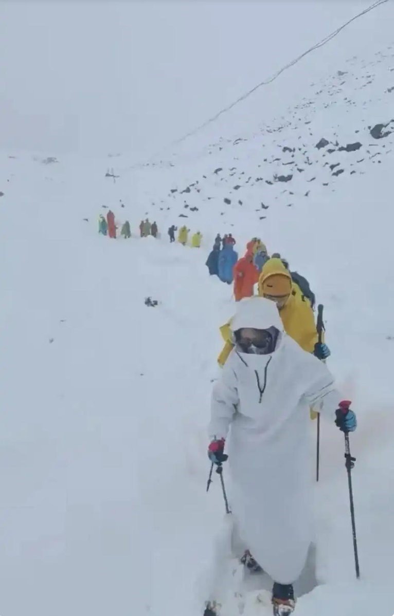 everestteki-kar-firtinasi-nedeniyle-bin-kisi-dagda-mahsur-kaldi