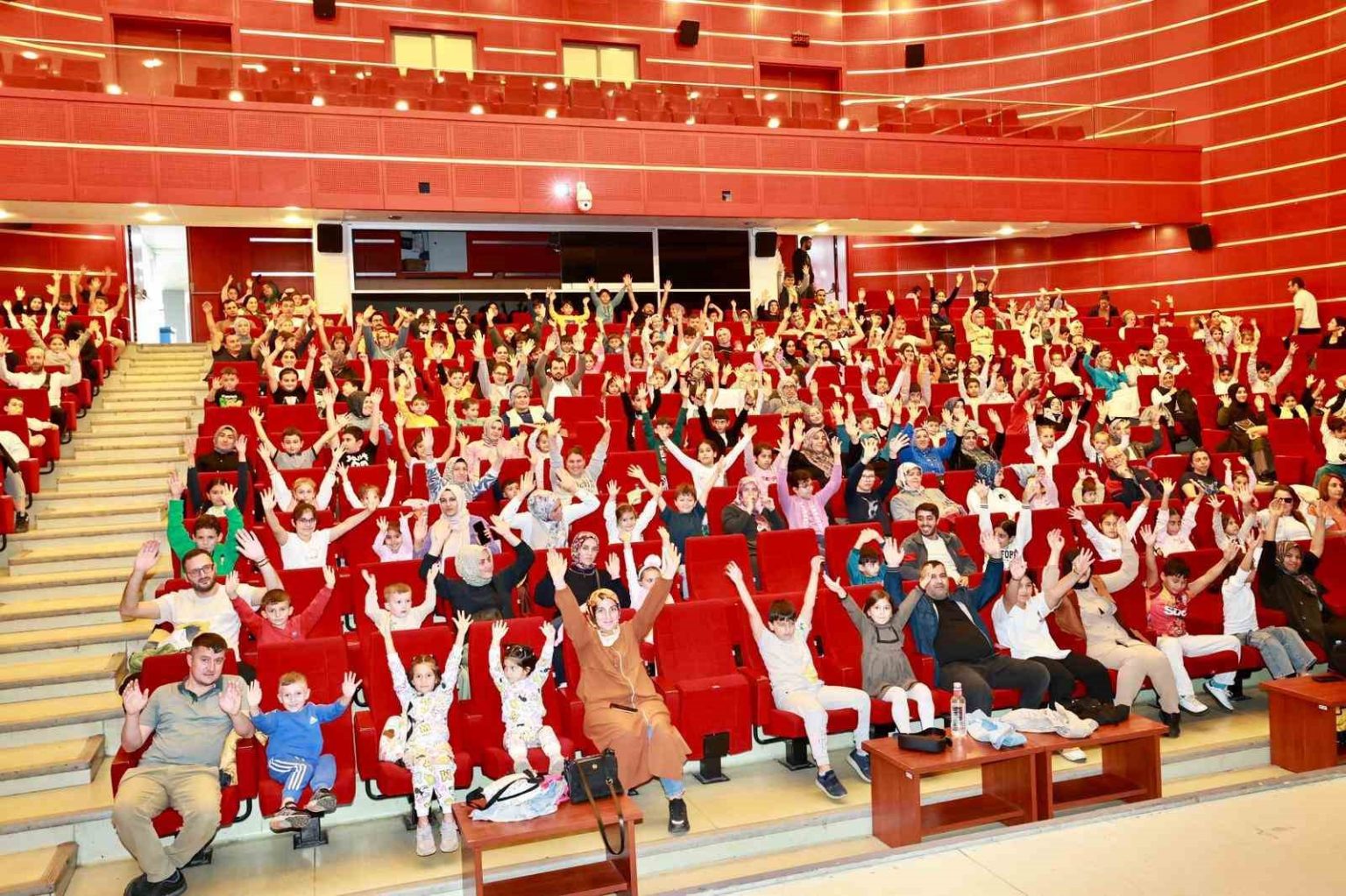 gebzede-cocuklar-icin-aslan-hurkus-filmi-gosterildi