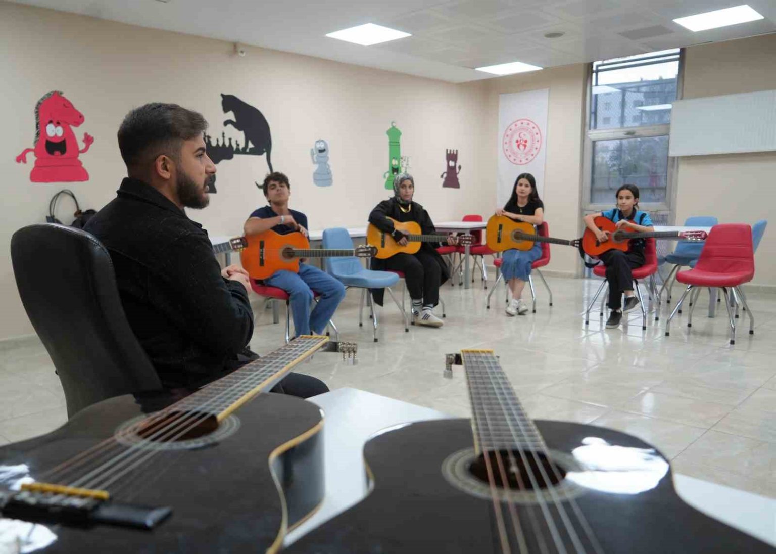 genclik-merkezinde-gencler-sanati-kesfediyor