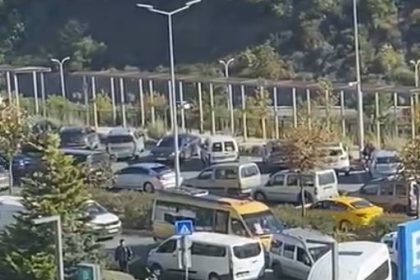 hastane-girisinde-kavga-taraflar-tekme-tokat-birbirine-girdi