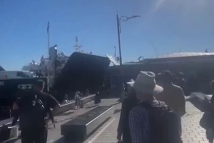 istanbulda-arabali-vapur-iskeleye-carpti-kaza-ani-kameraya-yansidi