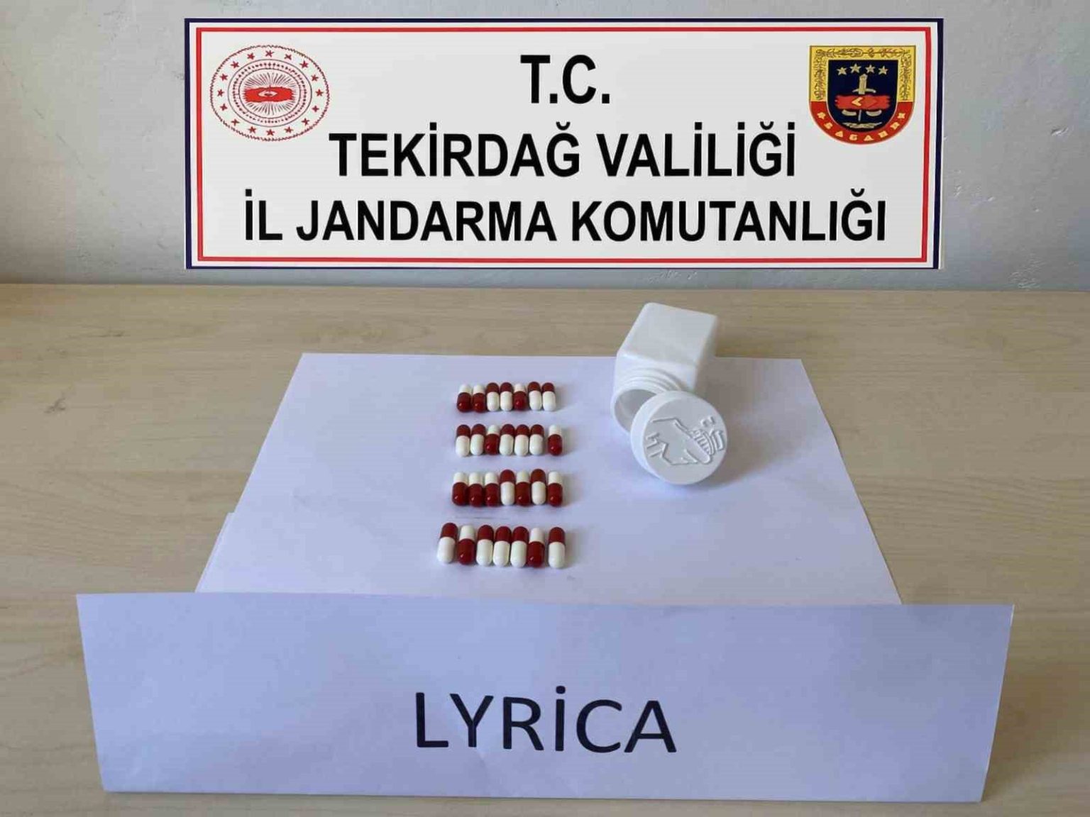 jandarmadan-uyusturucu-operasyonu-28-adet-lyrica-ele-gecirildi
