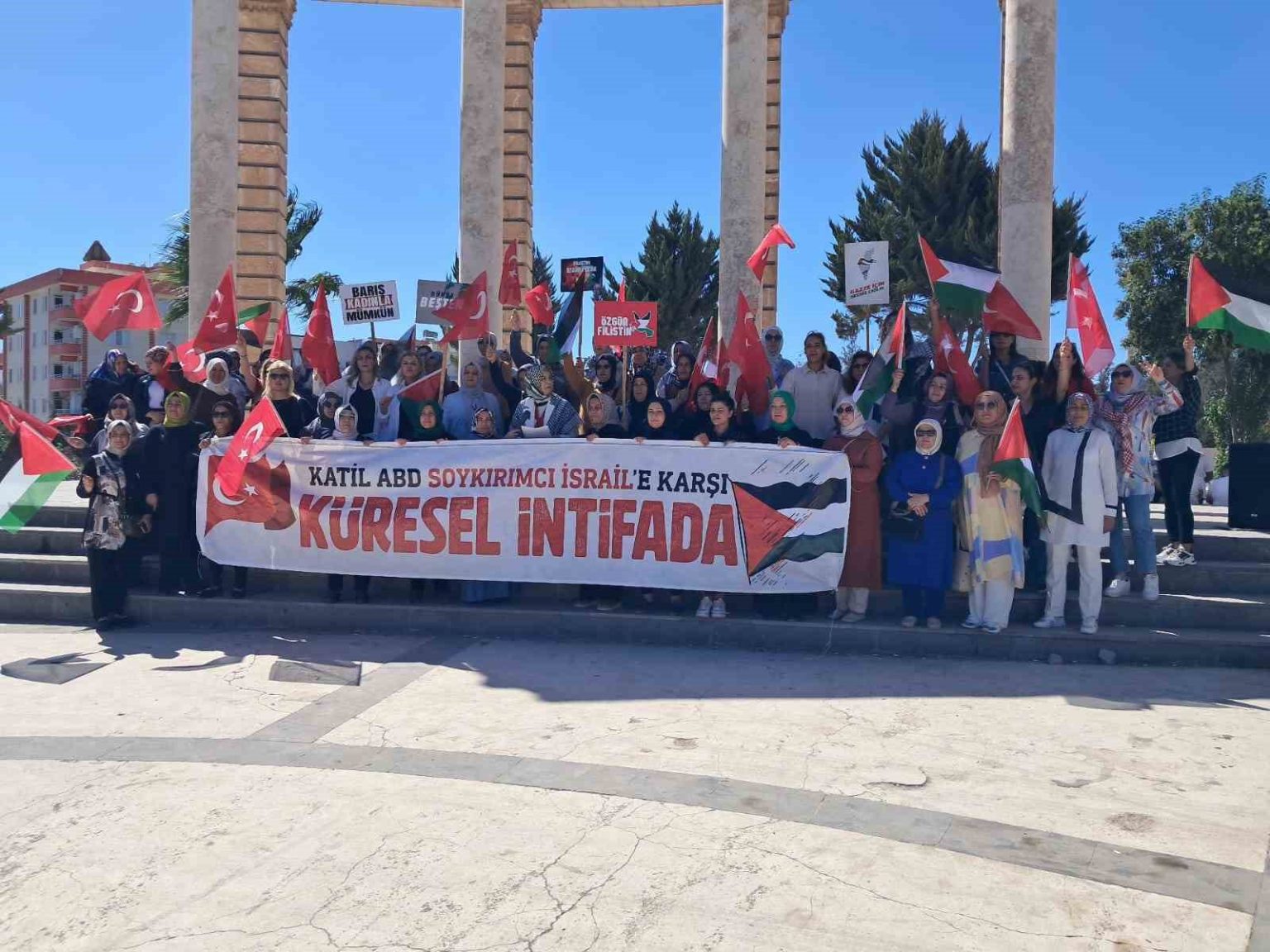 kilisli-kadinlardan-gazzeye-umut-zinciri