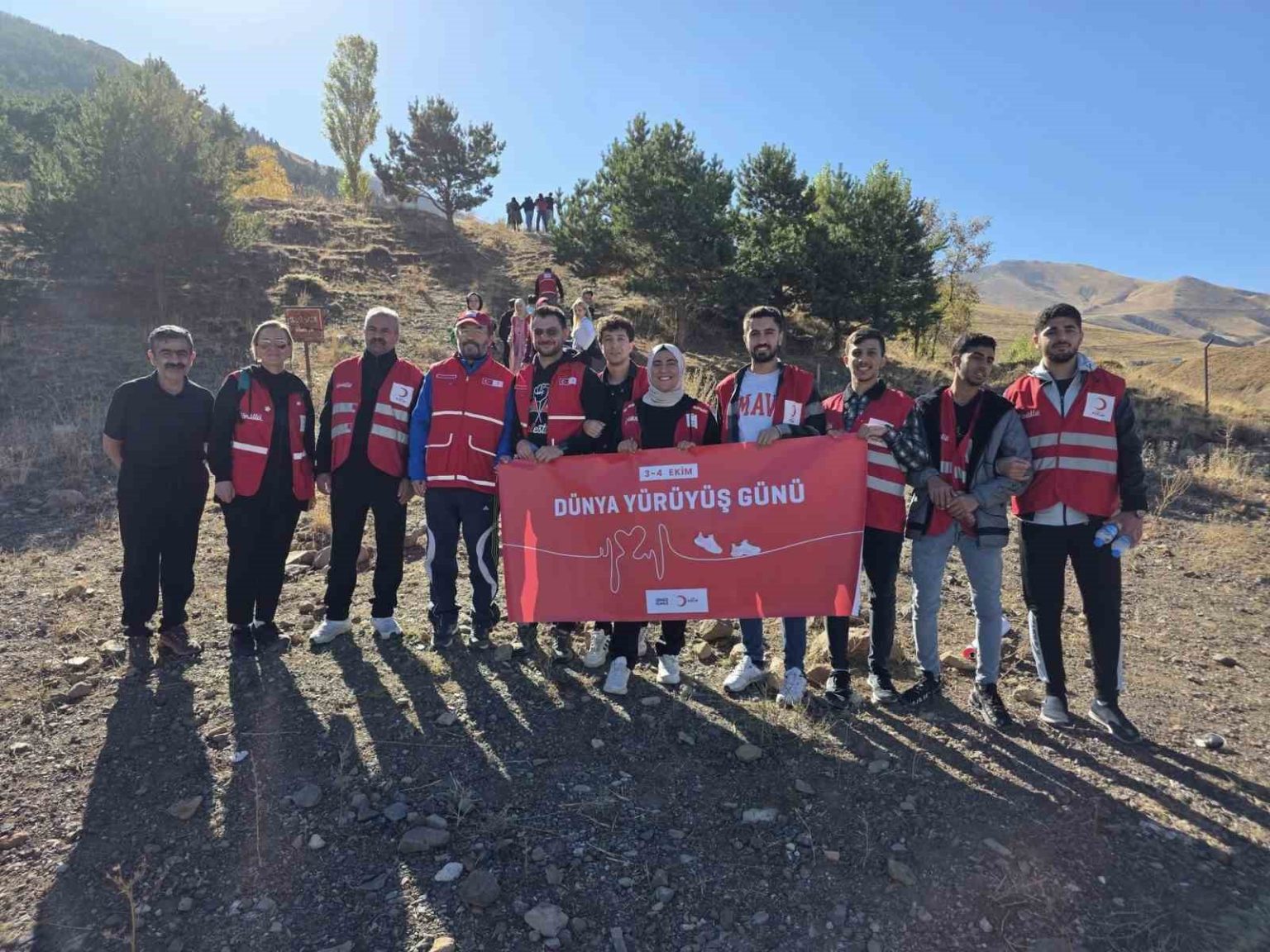 kizilaydan-dunya-yuruyus-gununde-saglik-icin-adim-etkinligi