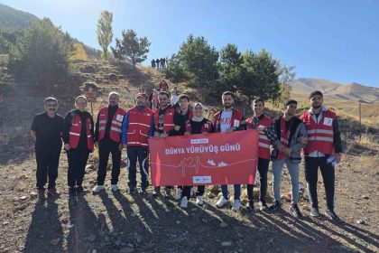 kizilaydan-dunya-yuruyus-gununde-saglik-icin-adim-etkinligi